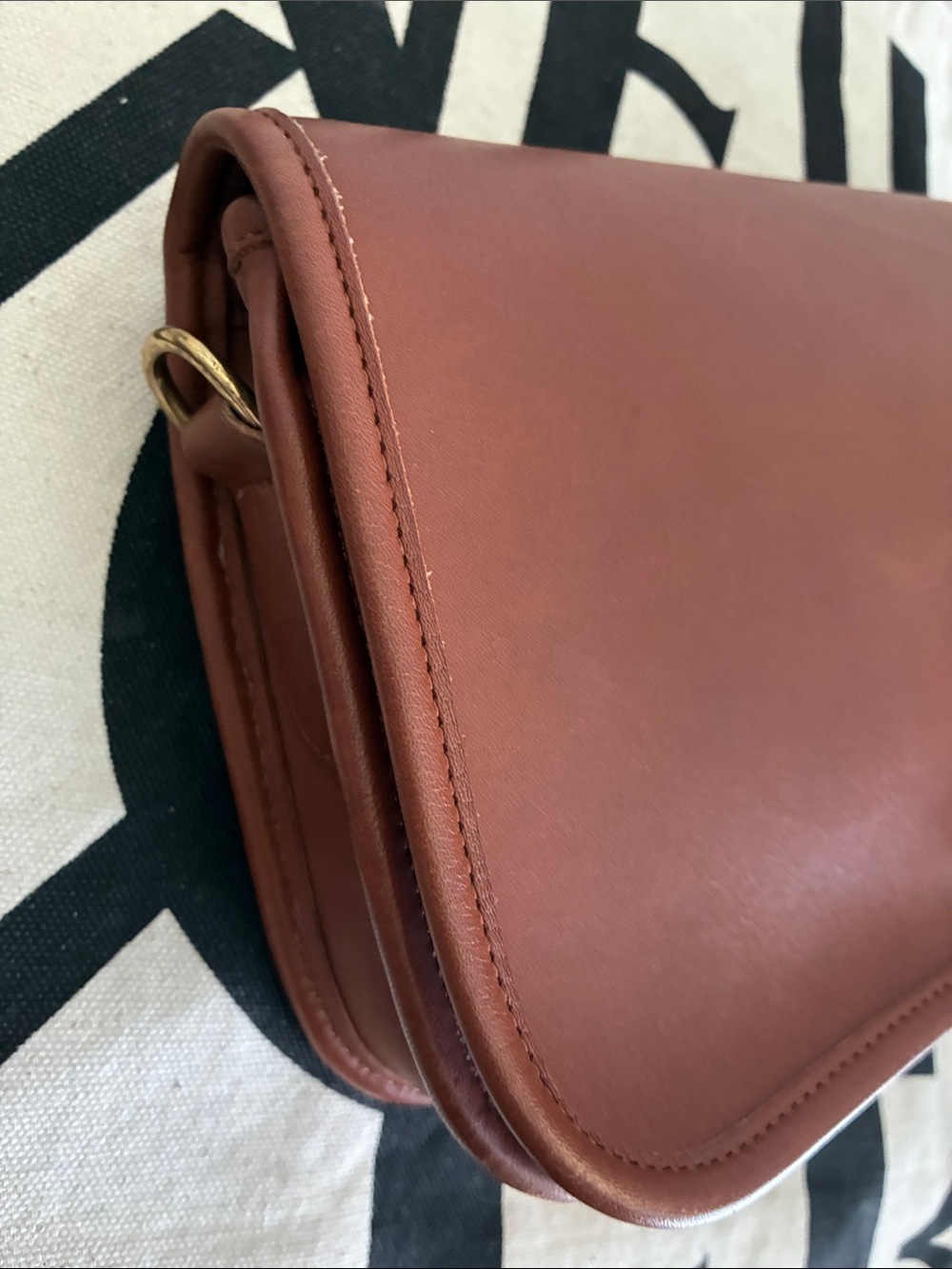 Vintage Coach Pocket Purse in British Tan - Picture 4 of 14